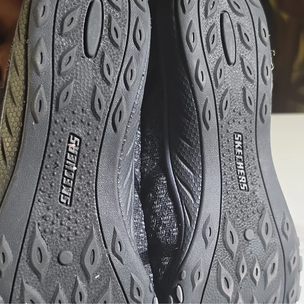 Skechers Breathe Easy Women's Black Knit Slip-On Memory Foam‎ Walking 11M